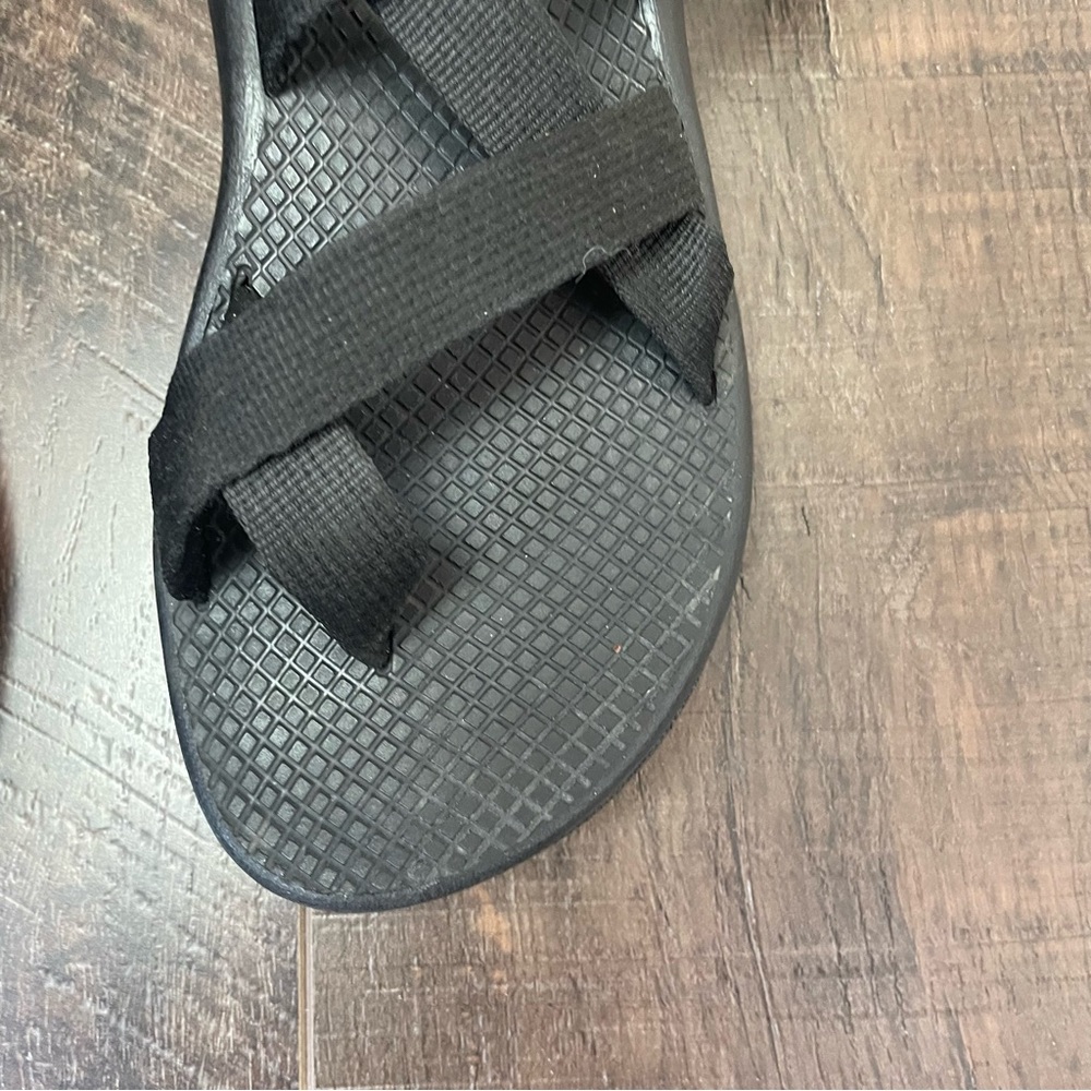 Women’s Classic Black Chacos Size 7 - Picture 2 of 4